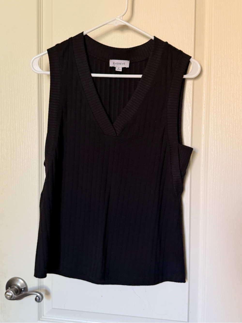 Evereve Women's Black Ribbed V-Neck Sleeveless Top Size M